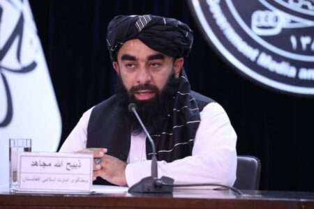 مجاهد: افغانستان هم له سیاسي او هم له اقتصادي پلوه صعودي ګامونه اخلي